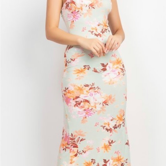 🆕Sage floral print maxi dress with side slit - Picture 5 of 8
